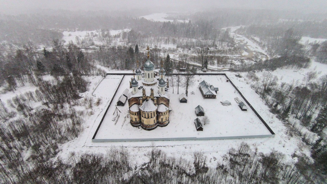 Воронцово. Воронцовский Благовещенский монастырь. общий вид в ландшафте