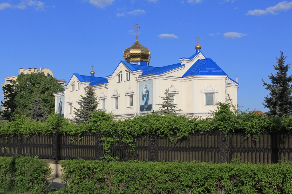 Кишинёв. Феодоро-Тироновский монастырь. Трапезная церковь Михаила Архангела. фасады