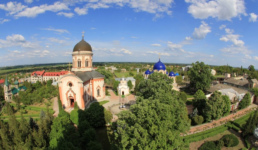 Вознесенский Ново-Нямецкий монастырь, Кицканы (Слободзейский район (Приднестровье), Молдова). общий вид в ландшафте