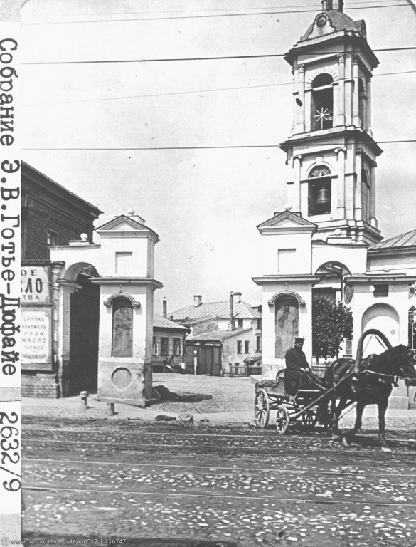 Церковь Смоленской иконы Божией Матери на Плющихе, Хамовники (Центральный административный округ (ЦАО), г. Москва). архивная фотография, 1913 год. Автор:Готье-Дюфайе. Направление съемки:северо-запад с сайта https://pastvu.com/p/16747