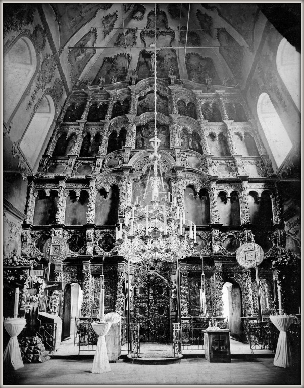 Церковь Николая Чудотворца, Вязьма (Вяземский район, Смоленская область). архивная фотография, Иконостас. 1910—1917 год с сайта http://www.vyazmablago.ru/gallery/old/14#joomimg