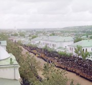 Троицкий Белгородский мужской монастырь, С. М. Прокудин-Горский. Торжества канонизации Свт. Иоасафа Белгородского на Соборной площади Белгорода 4 сентября 1911 года. 4 сентября 1911 года. Снято с колокольни Троицкого собора.  Слева- фрагмент Знаменской церкви, в перспективе церковь в честь Рождества Богородицы. В центре корпус зданий усадьбы духовной семинарии.  с сайта http://prokudin-gorskiy.ru/image.php?ID=34<br>, Белгород, Белгород, город, Белгородская область