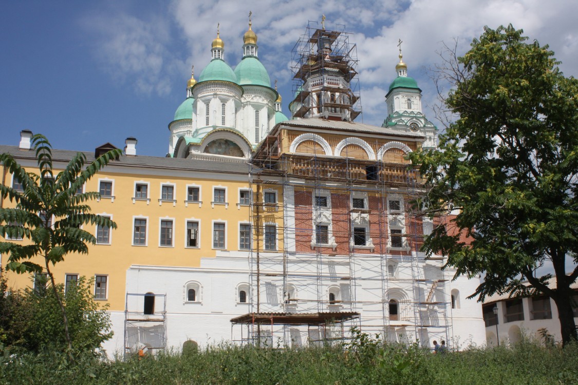 Астрахань. Кремль. Церковь Спаса Нерукотворного Образа в Архиерейских (Митрополичьих) палатах. фасады