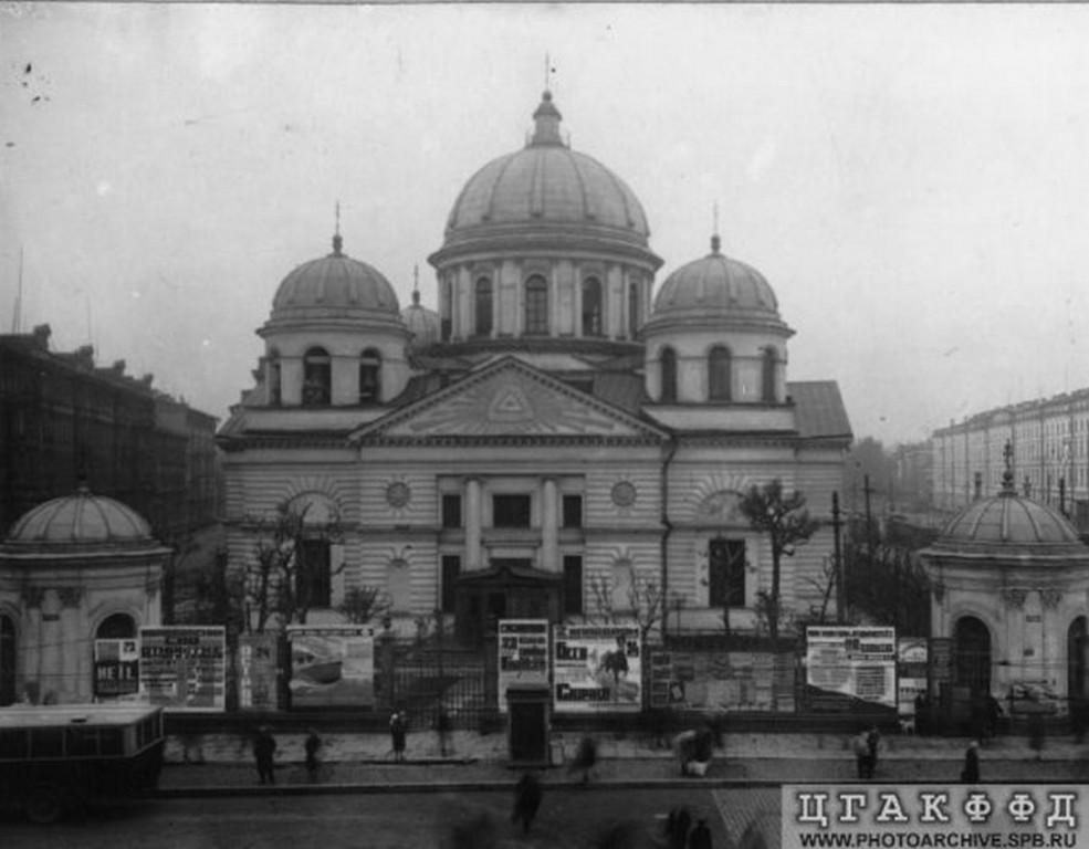 Церковь на площади восстания