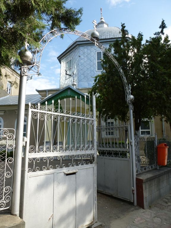 Церковь Троицы Живоначальной, Тулча (Тулча, Румыния). фасады, Ворота церкви