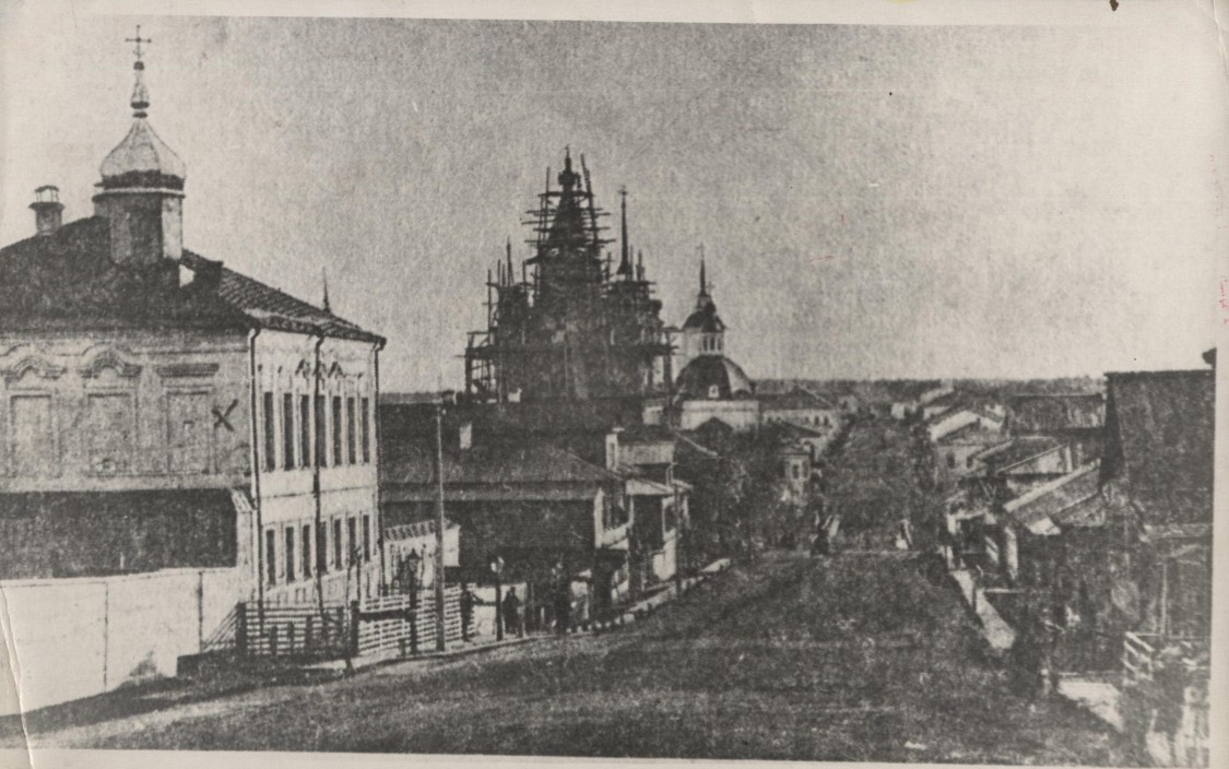Домовая церковь Михаила Архангела, Котельнич (Котельничский район, Кировская область). архивная фотография, Тюремная церковь крайняя слева. Фото с сайта: http://www.kirovklad.ru/image/oldphotos/6/o_07.jpg