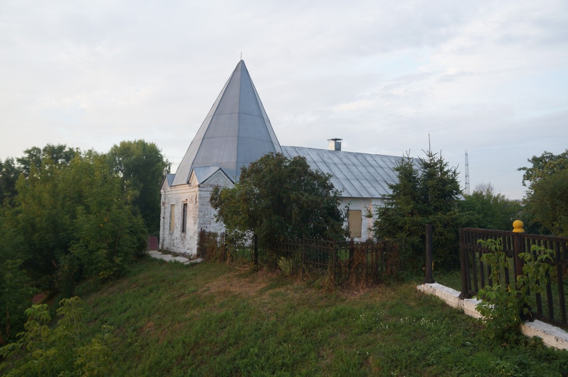 Городец. Собор Троицы Живоначальной. фасады, Сохранившаяся угловая  башня монастырской стены