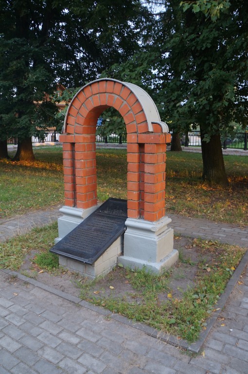 Собор Троицы Живоначальной, Городец (Городецкий район, Нижегородская область). дополнительная информация, памятный знак на месте расположения разрушенного храма