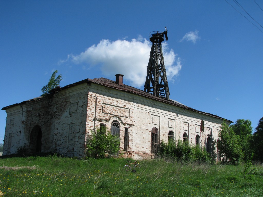 Церковь Покрова Пресвятой Богородицы, Юма (Свечинский район, Кировская область). фасады, Бывший храм Покрова в селе ЮМА.