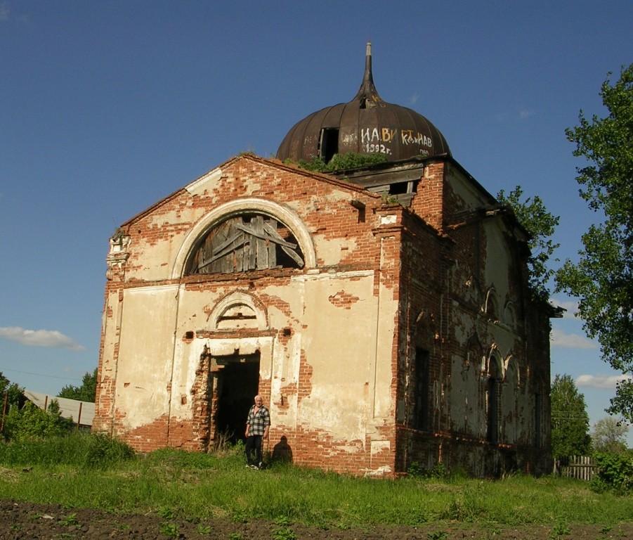 Церковь Успения Пресвятой Богородицы, Песчанское (Щучанский район, Курганская область). фасады, Вид со стороны огорода