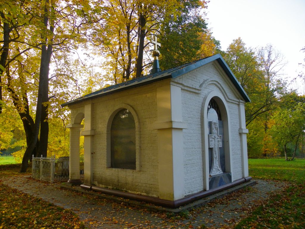 Воронино. Часовня-усыпальница Леонтьевых (воссозданная). фасады