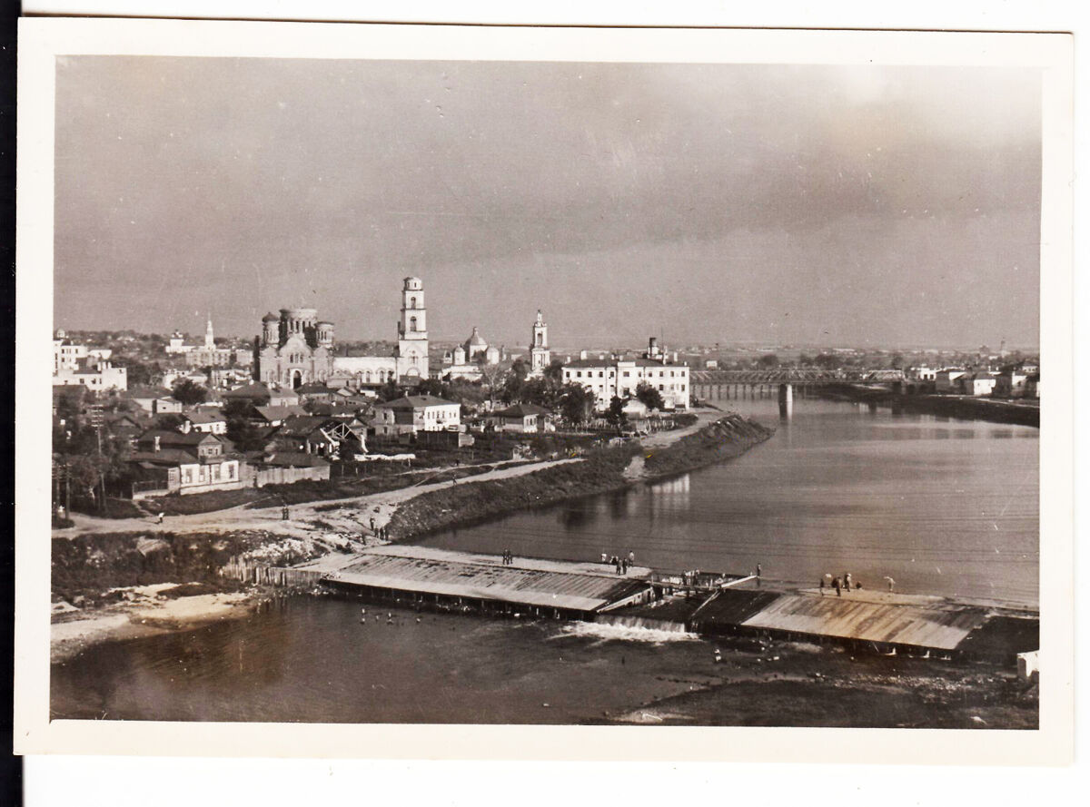 Церковь Покрова Пресвятой Богородицы, Орёл (Орёл, город, Орловская область). архивная фотография, Северный фасад храма в ландшафте города. Фото с аукциона e-bay.de