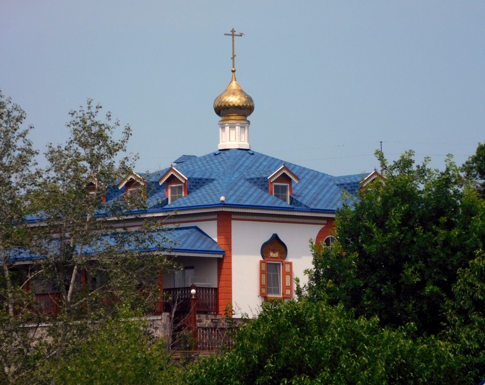Церковь Остробрамской иконы Божией Матери, Старозолотовский (Константиновский район, Ростовская область). фасады, Вид на Православный центр при церкви с реки Дон