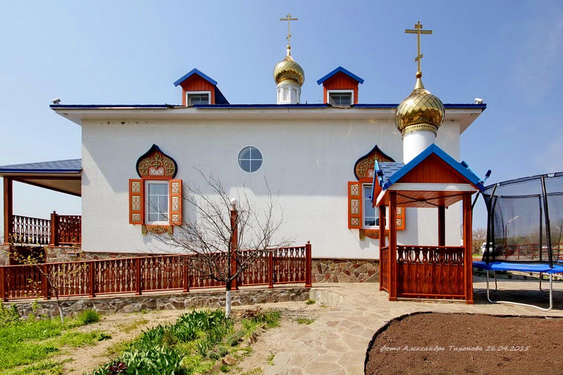 Церковь Остробрамской иконы Божией Матери, Старозолотовский (Константиновский район, Ростовская область). фасады, Православный центр