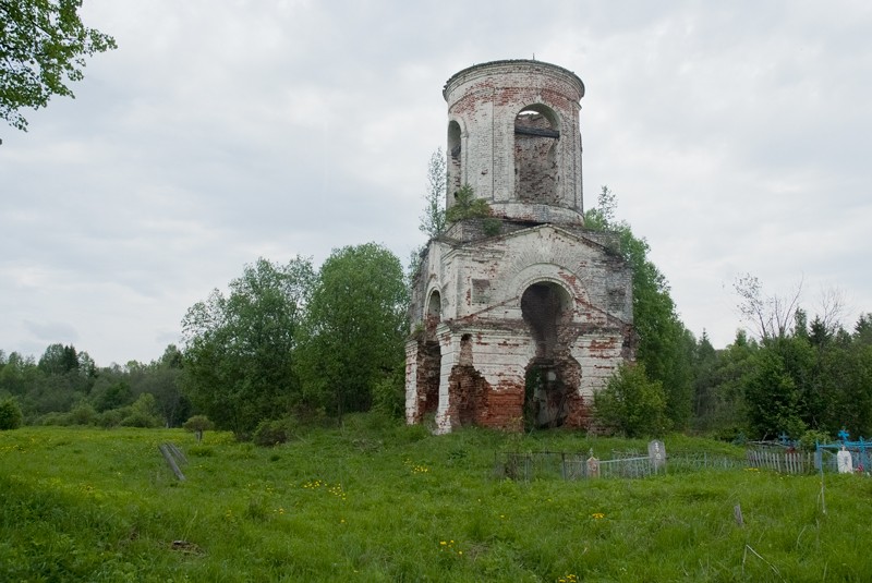 Середнее. Церковь Благовещения Пресвятой Богородицы. фасады