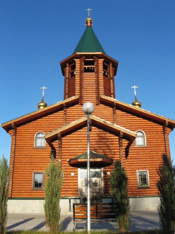 Церковь Сергия Радонежского, Кстово (Кстовский район, Нижегородская область). архитектурные детали, Восточный фасад с главными вратами и звонницей
