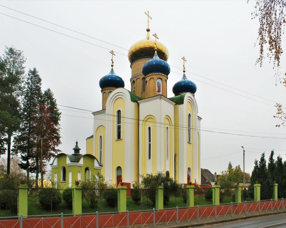 Собор Трёх Святителей, Советск (Советский городской округ, Калининградская область). общий вид в ландшафте