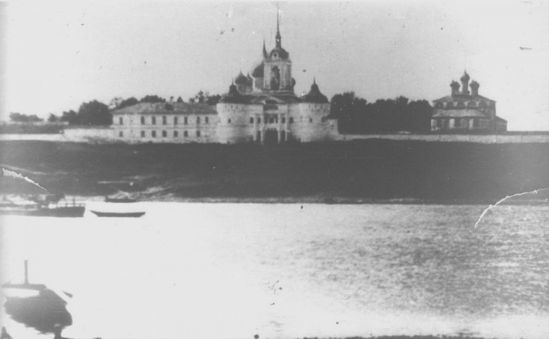 Покровский монастырь (акватория Угличского водохранилища). Покровский Паисьев Угличский мужской монастырь. архивная фотография, Вид со стороны реки 1910-1925 https://pastvu.com/p/162596