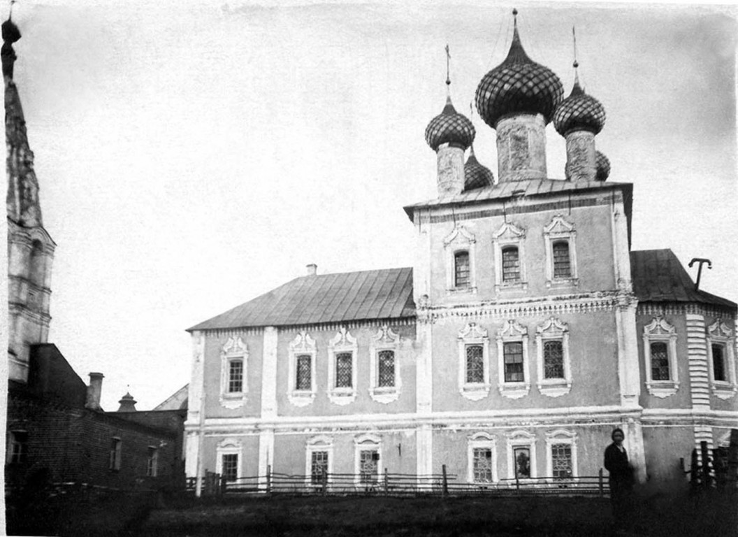 Углич. Церковь Леонтия Ростовского за Волгою. архивная фотография, 1920—1930 год Вид с южной стороны