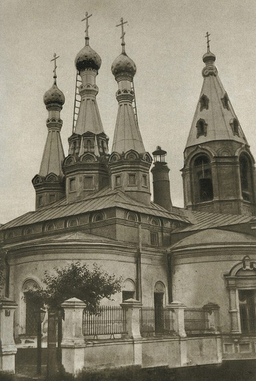 Церковь Воскресения Христова, что в Гончарах, Таганский (Центральный административный округ (ЦАО), г. Москва). архивная фотография, Фото из книги «Памятники архитектуры Москвы. Земляной город». М., Искусство, 1989 г. по фотографии М.Красовского 1900-1910 год с сайта http://oldmos.ru/old/photo/view/8578