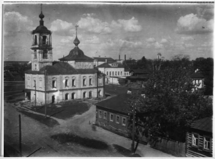 Углич. Церковь Параскевы Пятницы на Лужке. архивная фотография, 1930-е гг. https://uglmus.yar.muzkult.ru/media/2018/09/25/1220172488/Po_uliczam_drevnego_Uglicha_dlya_sajta.pdf 