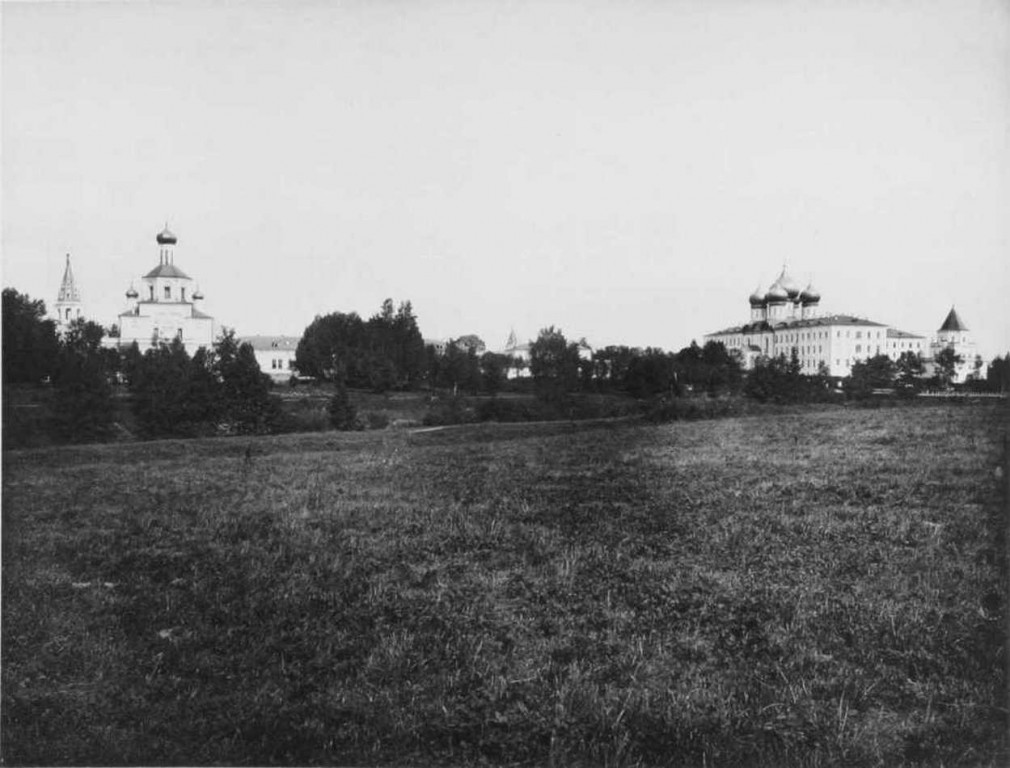 Церковь Иоасафа, царевича Индийского, в Измайлове, Измайлово (Восточный административный округ (ВАО), г. Москва). архивная фотография, Слева церковь царевича Иоасафа, справа Покровский храм.Н. А. Найдёнов. Москва. Виды некоторых городских местностей, храмов, примечательных зданий и других сооружений. Приложений 2-е. М., 1891