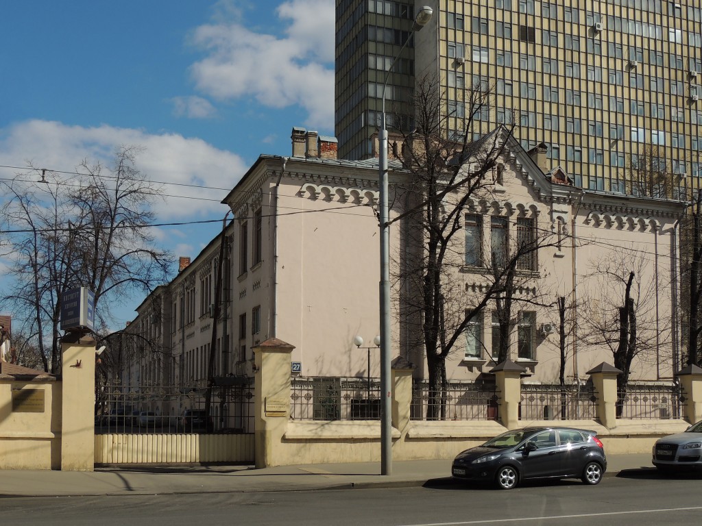 Павла Латрийского при Третьяковской богадельне-приюте для неизлечимо больных, Замоскворечье (Центральный административный округ (ЦАО), г. Москва). фасады, Вид с Западной стороны Третьяковской богадельни.