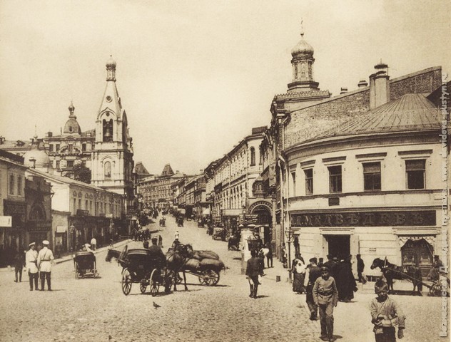 Тверской. Часовня Спаса Всемилостивого близ Москворецкого моста. архивная фотография, Часовня справа. Фото с сайта www.davidova-pustyn.ru