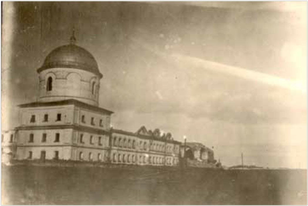 Югский монастырь перед затоплением. Фото конца 1930-х гг.  https://monasterium.ru/publikatsii/stati/obitel-pod-vodami-rybinskogo-morya/?ysclid=mjlwf17gjj277309841, архивная фотография. Югская Дорофеева пустынь, Югская Пустынь (акватория Рыбинского водохранилища) (Рыбинский район, Ярославская область)