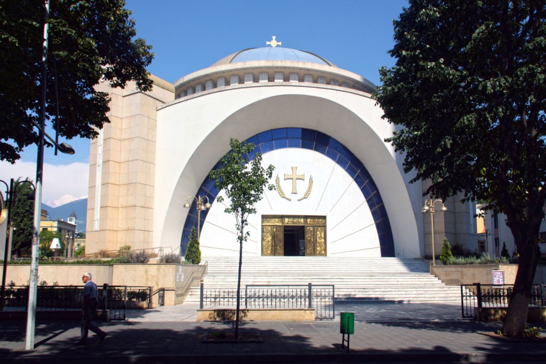 Тирана. Кафедральный собор Воскресения Христова. фасады