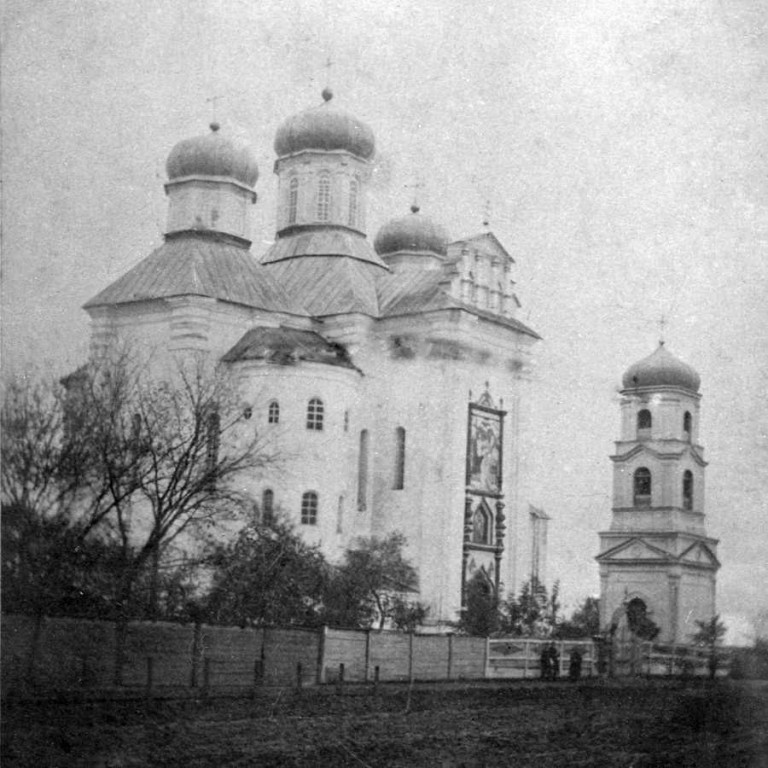 Церковь Покрова Пресвятой Богородицы, Переяслав (Бориспольский район, Украина, Киевская область). архивная фотография, Церковь и колокольня, 1929 г. Фото из личного альбома Стефана Андреевича Таранушенко. Адрес хранения: Институт рукописи Национальной библиотеки Украины им. И. Вернадского