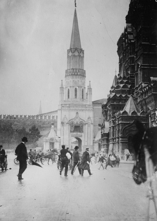 Кремль. Часовня Николая Чудотворца у Никольских ворот, Тверской (Центральный административный округ (ЦАО), г. Москва). архивная фотография, 1910 год 