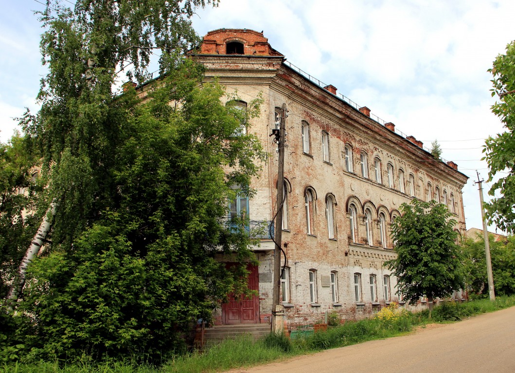 Нолинск. Домовая церковь Иоанна Предтечи при бывшем духовном училище. фасады