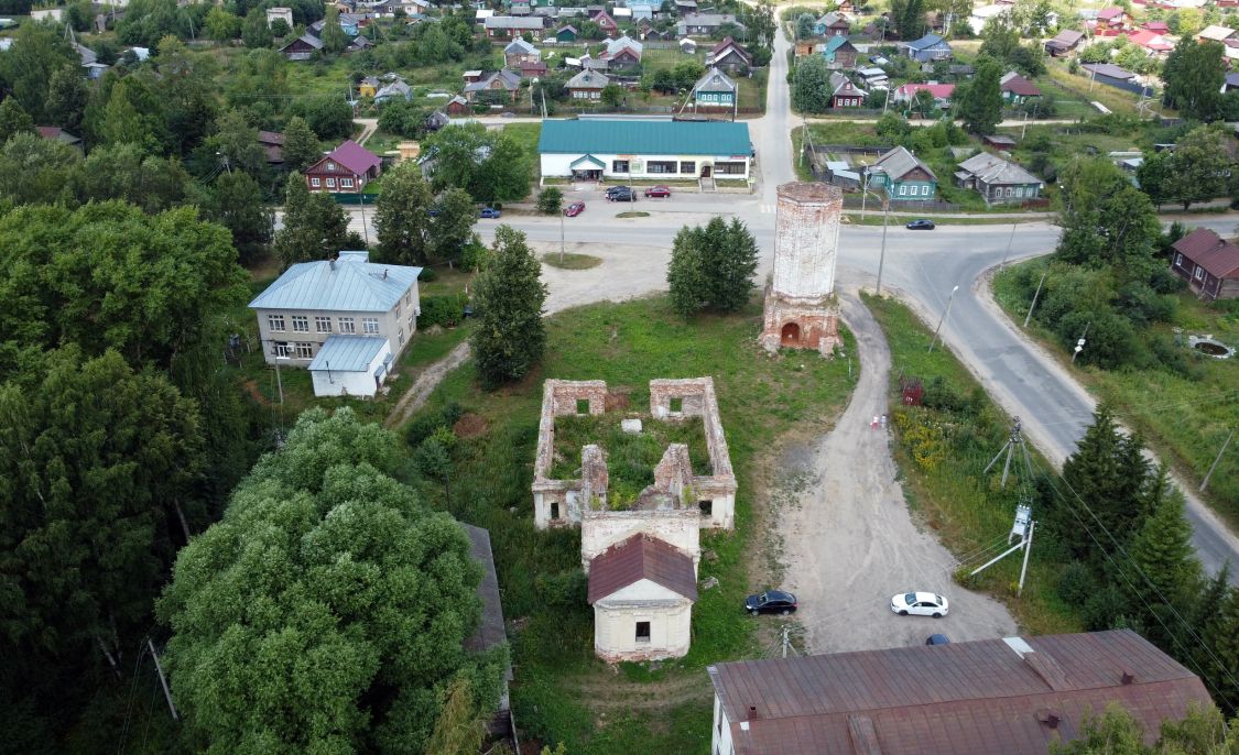 Островское. Храмовый комплекс. Церкви Феодоровской иконы Божией Матери и Троицы Живоначальной. общий вид в ландшафте