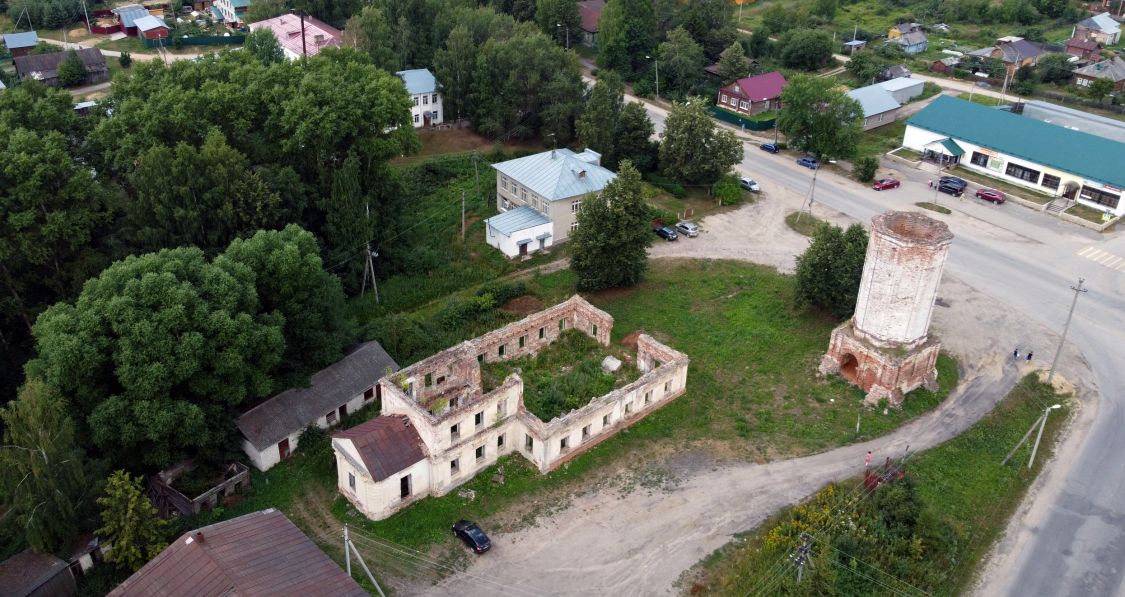 Храмовый комплекс. Церкви Феодоровской иконы Божией Матери и Троицы Живоначальной, Островское (Островский район, Костромская область). общий вид в ландшафте