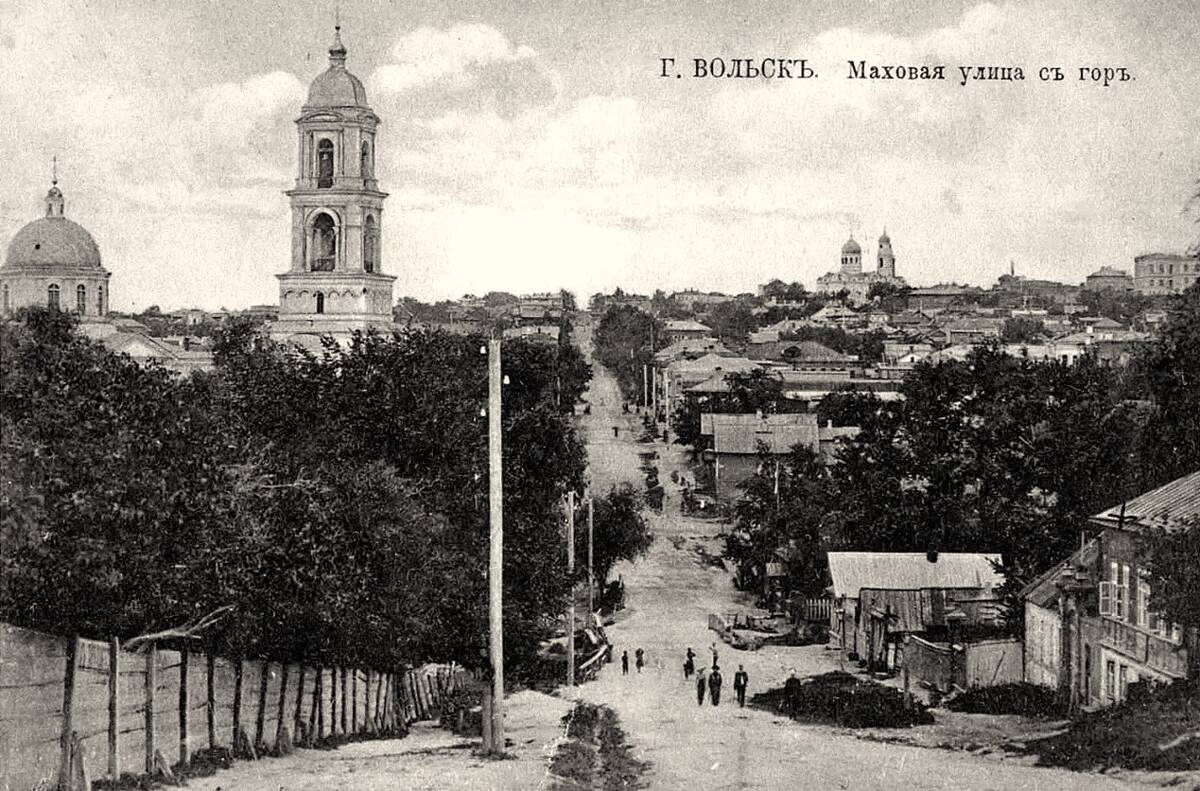 Церковь Рождества Христова и Успения Пресвятой Богородицы, Вольск (Вольский район, Саратовская область). архивная фотография, Почтовая фотокарточка нач. ХХ века. Приблизительная датировка: 1911-1912 гг.