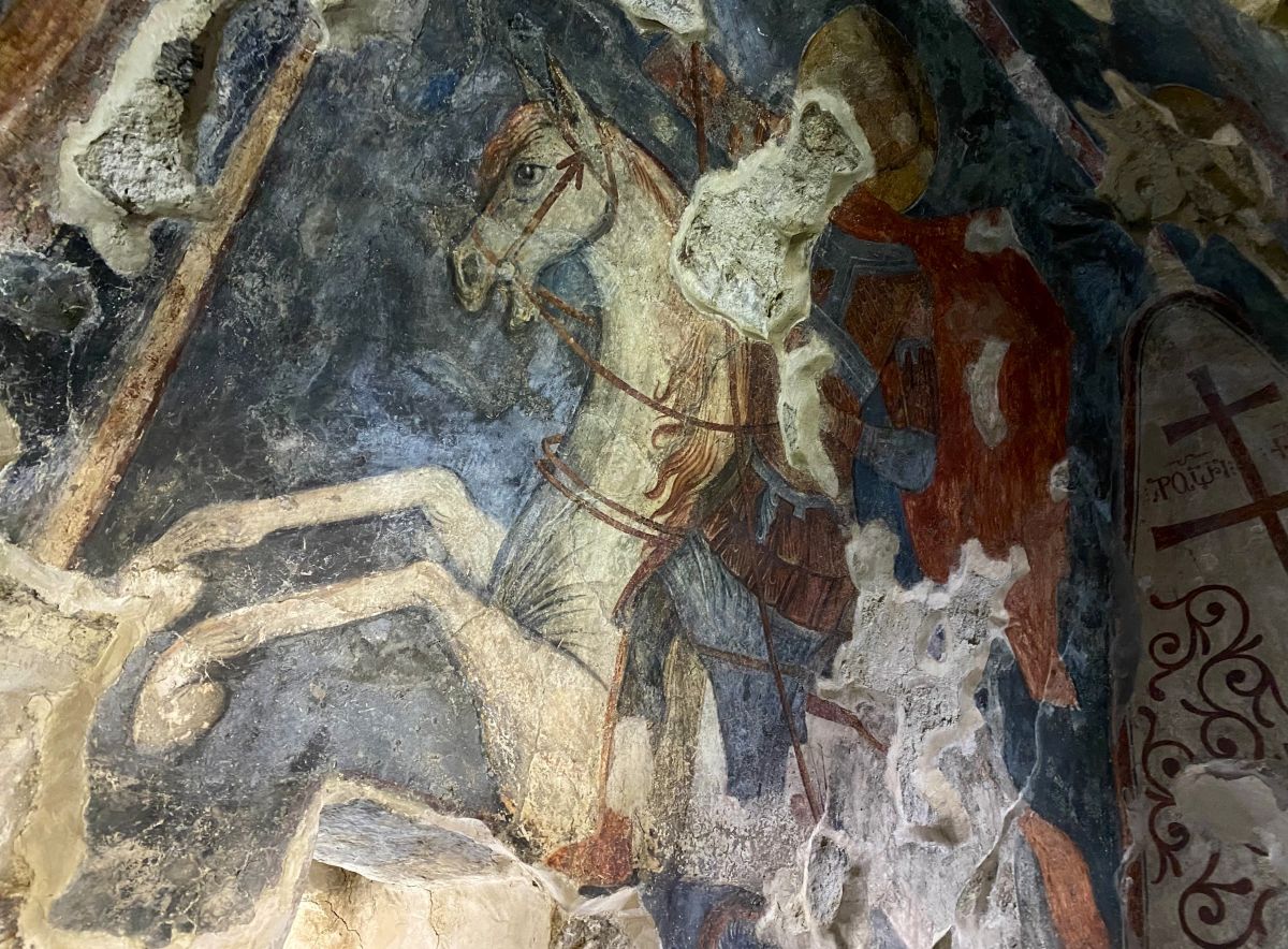 Неизвестная церковь, Нузал (Алагирский район, Республика Северная Осетия-Алания). интерьер и убранство, Георгий Победоносец