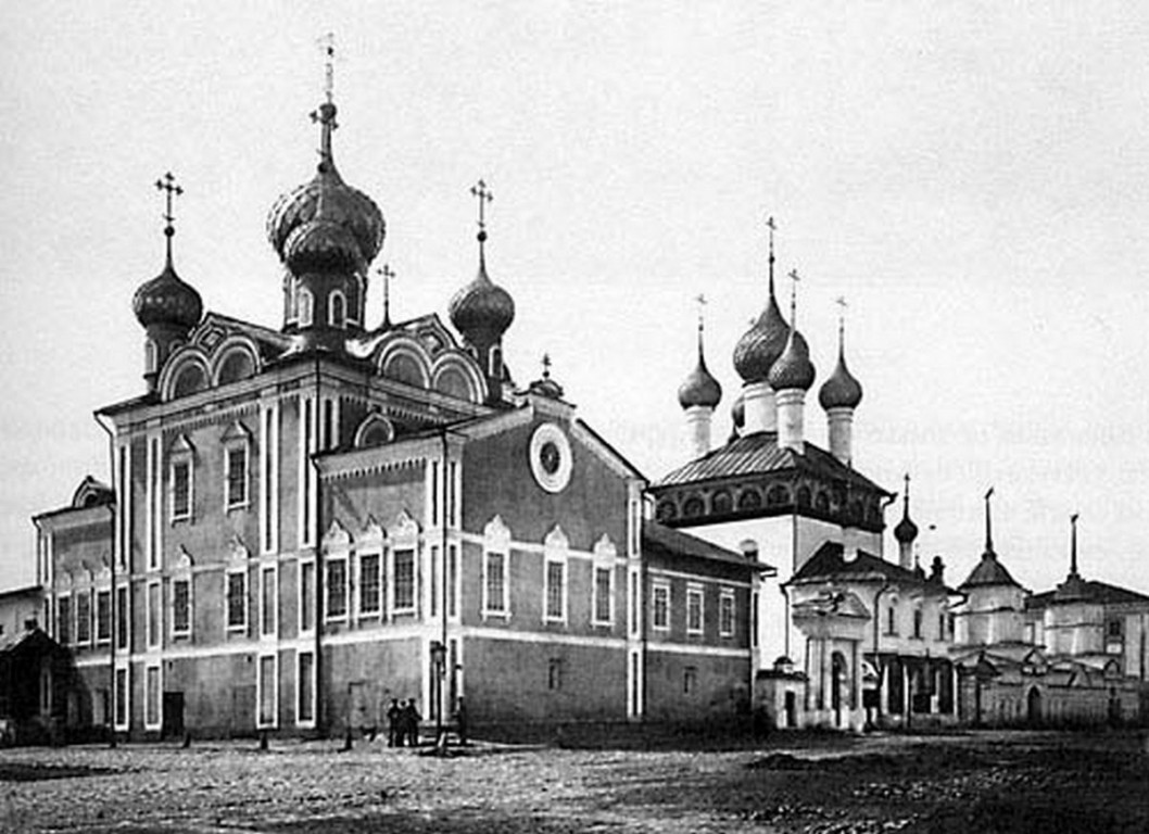 Церковь Воскресения Христова, Ярославль (Ярославль, город, Ярославская область). архивная фотография, Правее, Спасо-Пробоинская церквь фото Начало ХХ века 