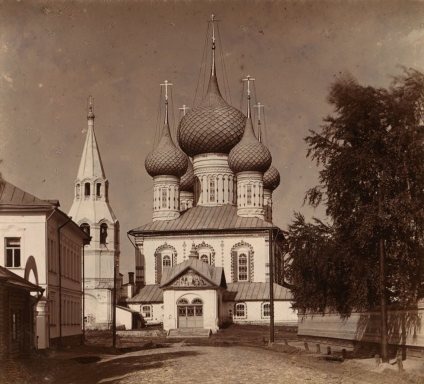 Церковь Петра и Павла на Волге (в Петровской слободе), Ярославль (Ярославль, город, Ярославская область). архивная фотография, С. М. Прокудин-Горский. Петропавловская церковь. Вид с [Малой] Петропавловской улицы. Ярославль. 1910 год с сайта http://prokudin-gorskiy.ru/image.php?ID=2206