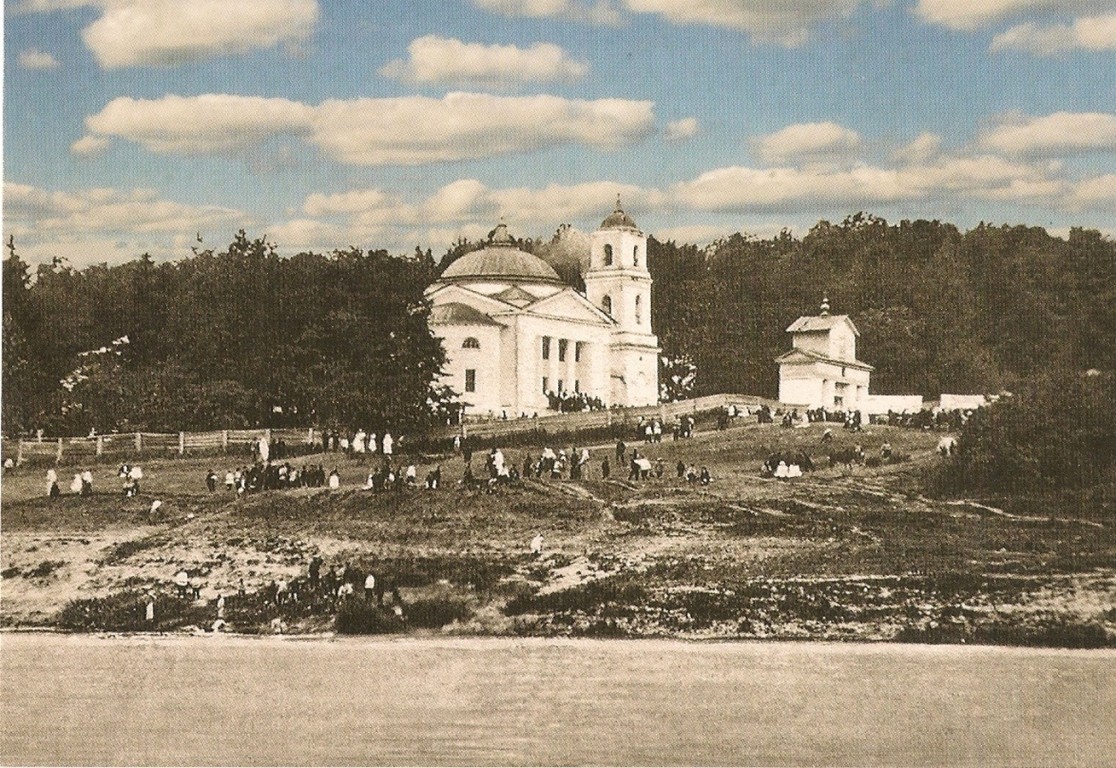 Свято-Духова Алатырская пустынь, Алатырь (Алатырский район и г. Алатырь, Республика Чувашия). архивная фотография, 1900—1917 год.Автор:Николай Николаевич Валухин. Открытка с сайта https://pastvu.com/p/160579