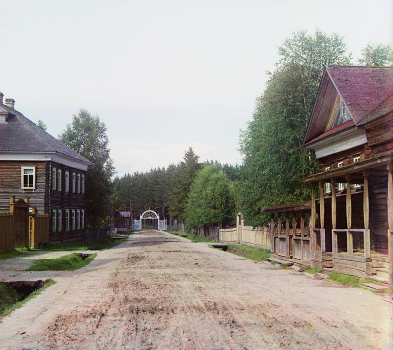 Иоанно-Предтеченский Леушинский женский монастырь, Леушино (акватория Рыбинского водохранилища) (Череповецкий район, Вологодская область). архивная фотография, Въезд в пределы Леушинского женского монастыря. Фотография С.М.Прокудина-Горского, 1909. http://photoprogulki.narod.ru/leushino1.htm. Оригинал: http://cdn.loc.gov/service/pnp/prokc/21700/21720v.jpg