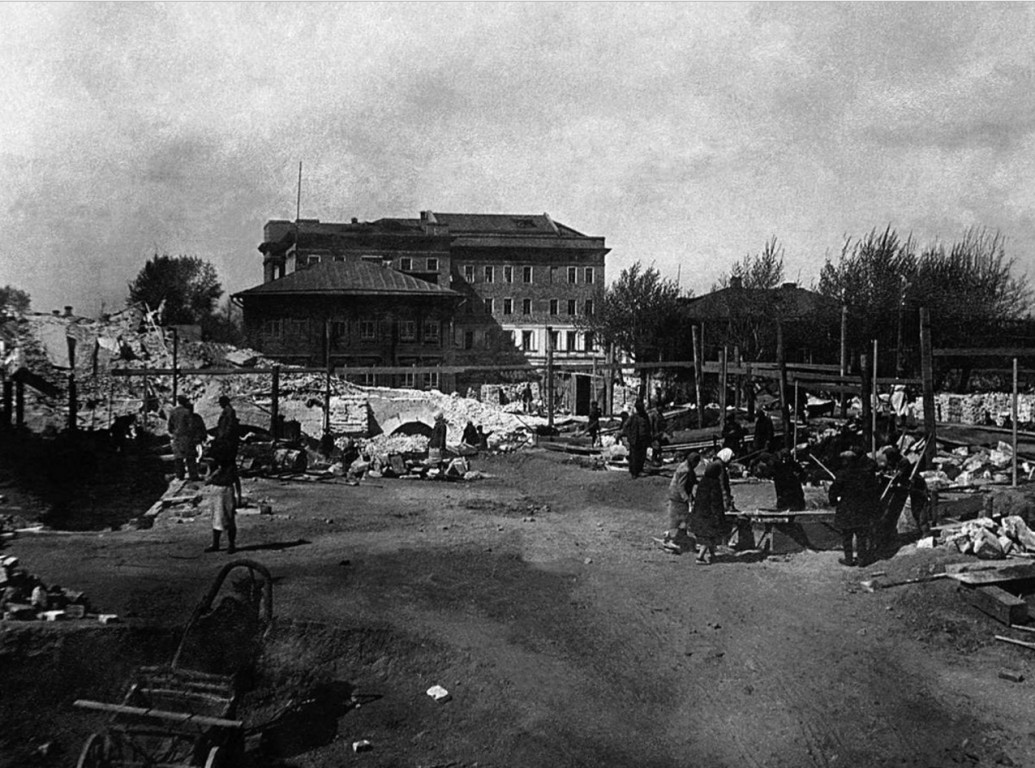 Челябинск. Одигитриевский женский монастырь.. архивная фотография, Разбор завалов и вывоз кирпича после сноса Одигитриевского монастыря. Фото 1937 год.