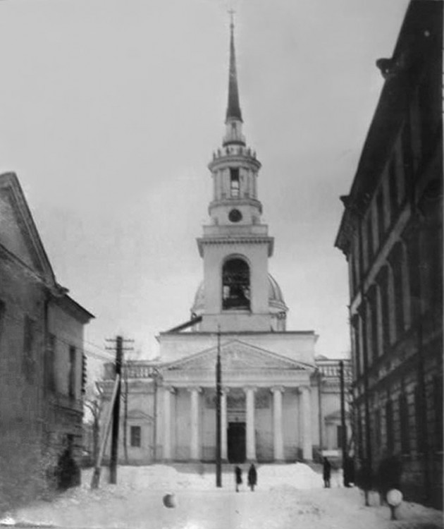 Собор Андрея Первозванного, Кронштадт (Санкт-Петербург, Кронштадтский район, г. Санкт-Петербург). архивная фотография, Вид на собор с Андреевской улицы. Фотография 1920-начала 1930-х гг., музей архитектуры им. А.В.Щусева. Изображение обработано, оригинал см. на сайте goskatalog.ru