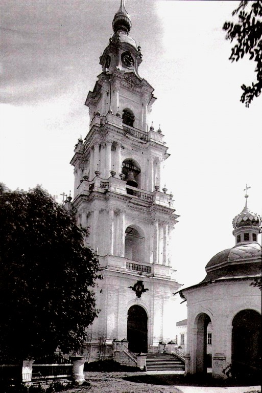 Кострома. Собор Богоявления Господня в Кремле (старый). архивная фотография, Колокольня собора. Фото с сайта: http://humus.livejournal.com/4163349.html