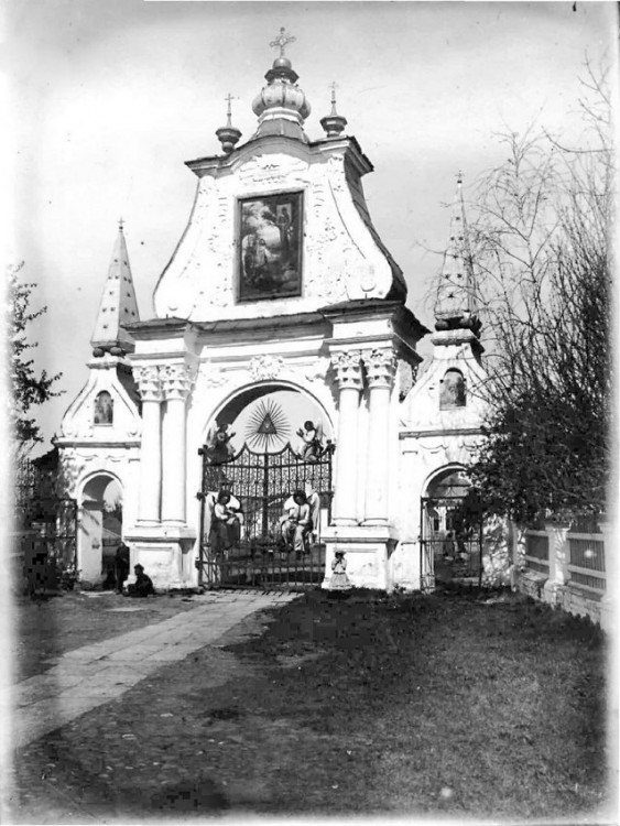 Кремль, Кострома (Кострома, город, Костромская область). архивная фотография, Ворота при въезде в ограду Успенского собора.Архивное фото конца 19 века.