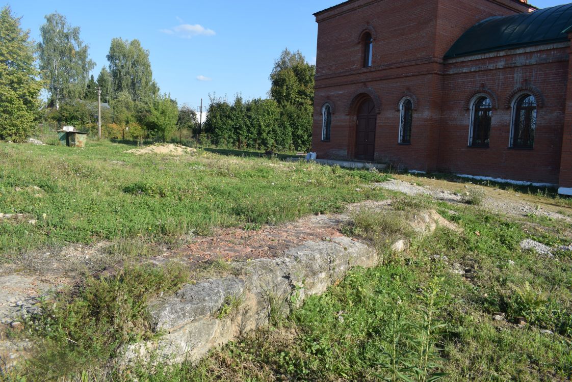 Тарусский Троицкий женский монастырь, Чаусово, посёлок совхоза (Жуковский район, Калужская область). дополнительная информация, остатки монастырского фундамента