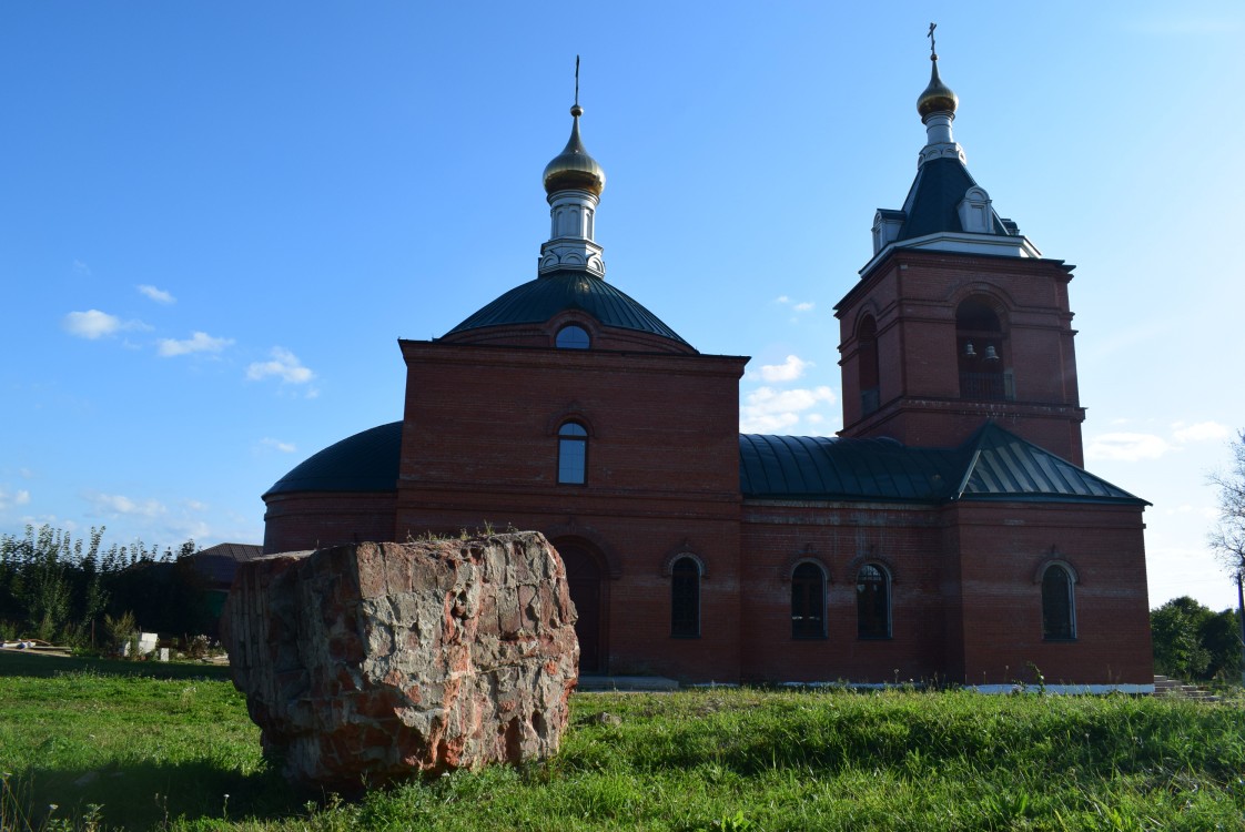 Тарусский Троицкий женский монастырь, Чаусово, посёлок совхоза (Жуковский район, Калужская область). дополнительная информация, остатки от прежнего храма
