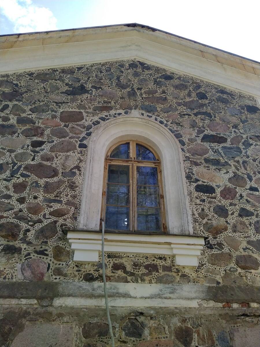 Церковь Вознесения Господня, Урусте (Пярнумаа, Эстония). архитектурные детали, Окно