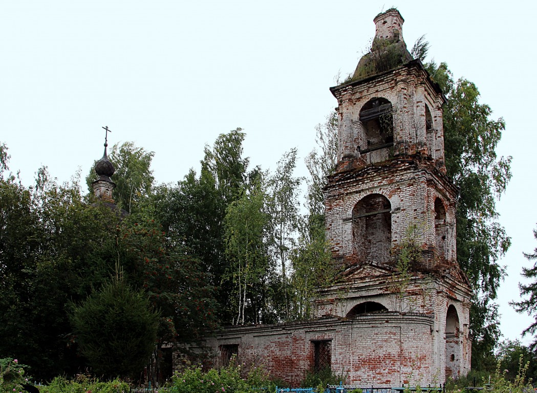 Троицкое-на-Вёксе, урочище. Церковь Троицы Живоначальной. фасады