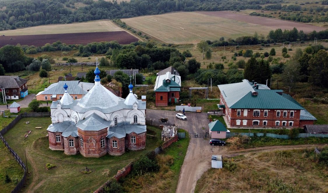 Троицкий женский монастырь, Сумароково (Сусанинский район, Костромская область). общий вид в ландшафте